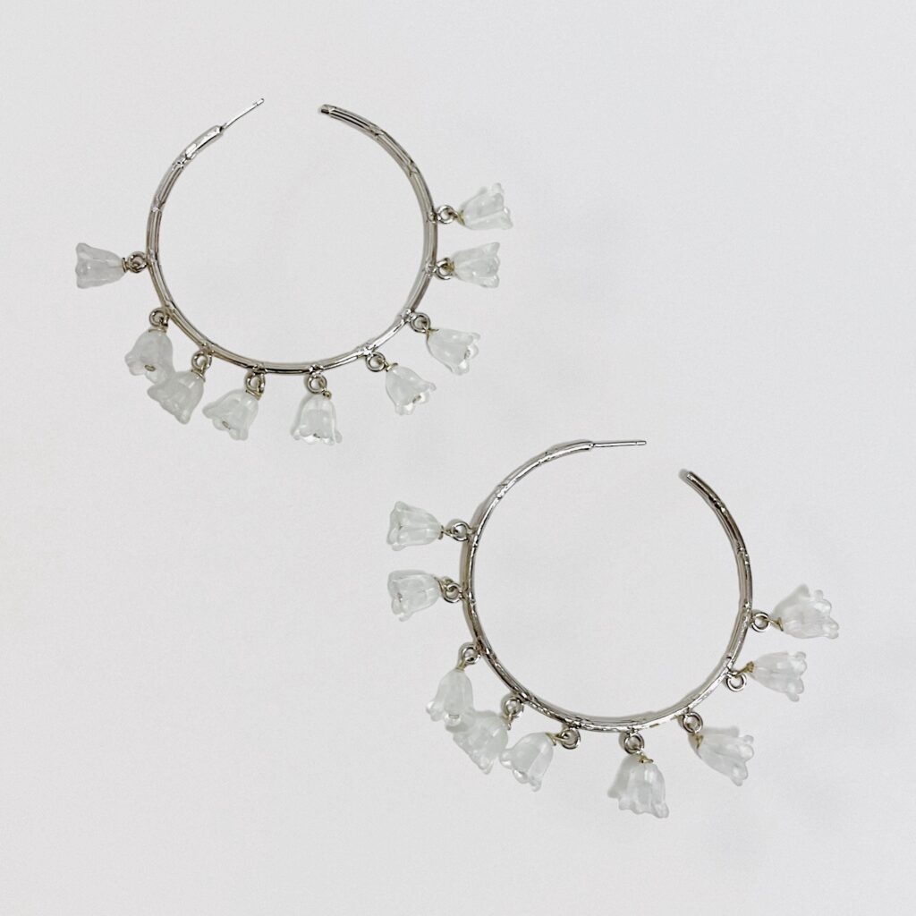 PHILLIPE FERRANDIS – silver hoop earrings with lily of the valley flowers pearls