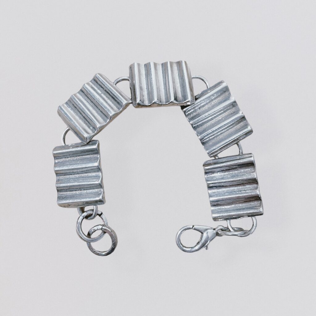 METAL POINTU’S – silver square bracelet