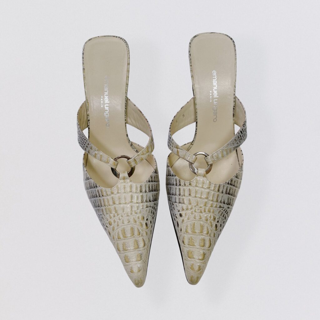 EMANUEL UNGARO – Pointed mules with heel in cream leather with snake effect and silver metal buckles