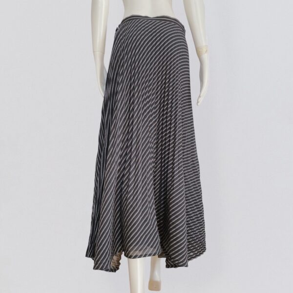 ISSEY MIYAKE - navy blue asymmetric pleated maxi skirt with stripes - Image 3