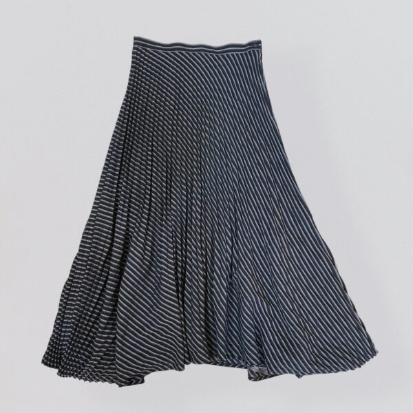 ISSEY MIYAKE - navy blue asymmetric pleated maxi skirt with stripes - Image 4