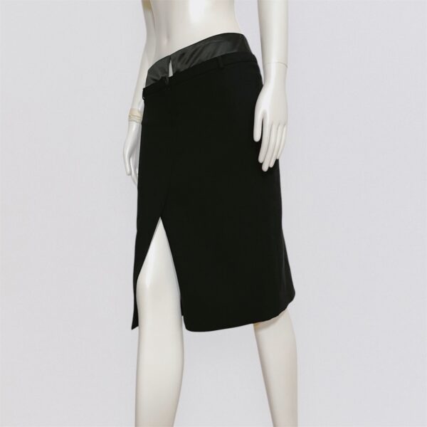 LA PERLA – Wool pencil skirt with satin details - Image 2