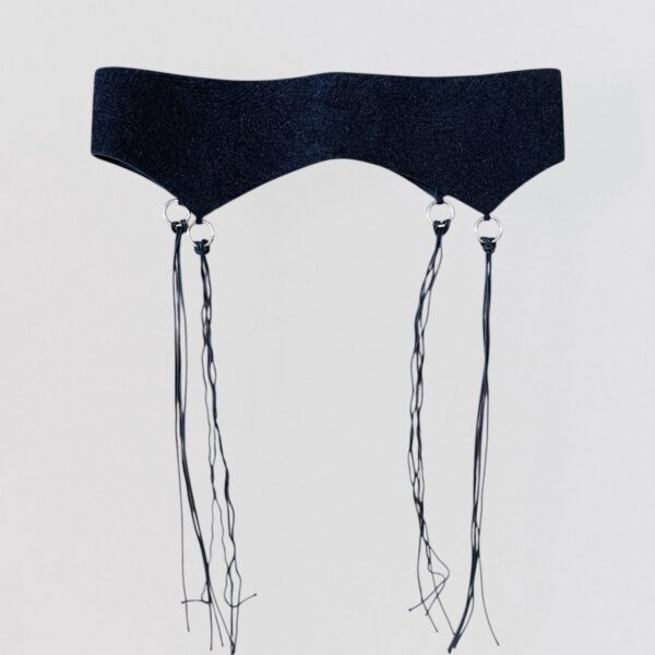 BLUMARINE – Black low-rise belt with rings & fringes - Image 3
