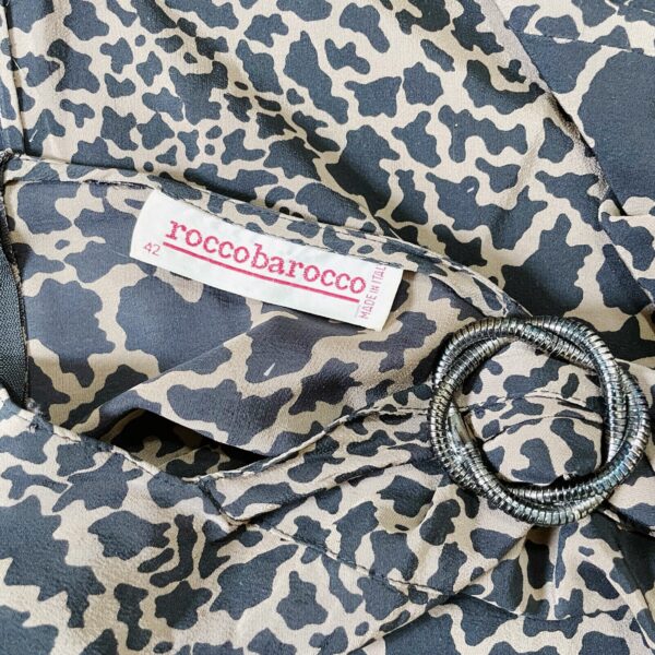 ROCCOBAROCCO – Brown giraffe print silk mini dress - Image 6
