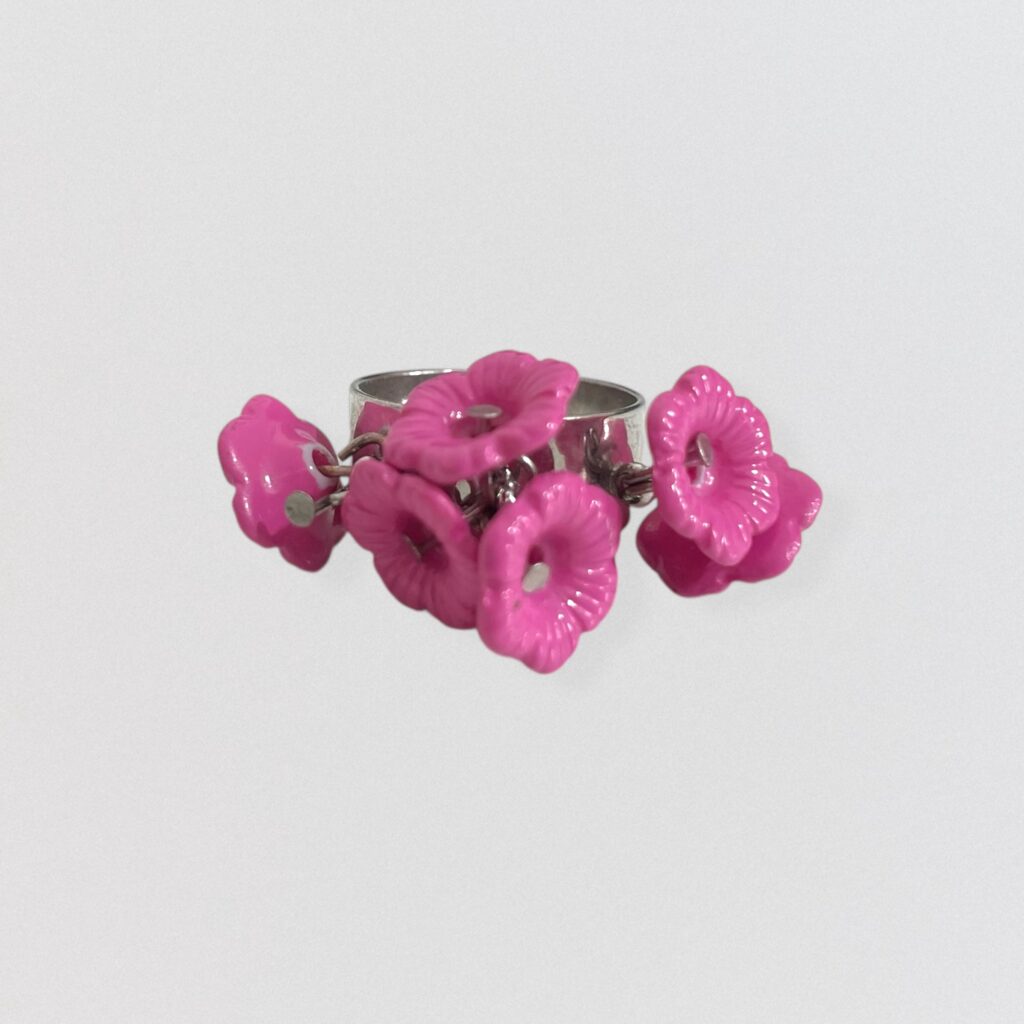 Vintage 00s – Silver metal ring with mini pink flowers