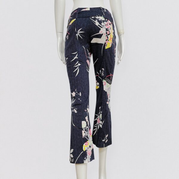 KENZO JUNGLE – floral printed flare capri pants with integrated belt - Image 4