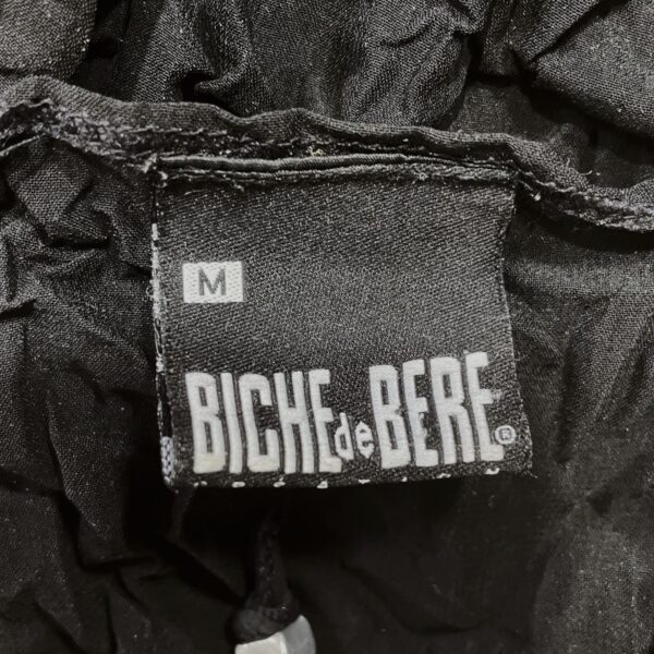 BICHE DE BERE – Asymmetric crinkled black crop top - Image 7