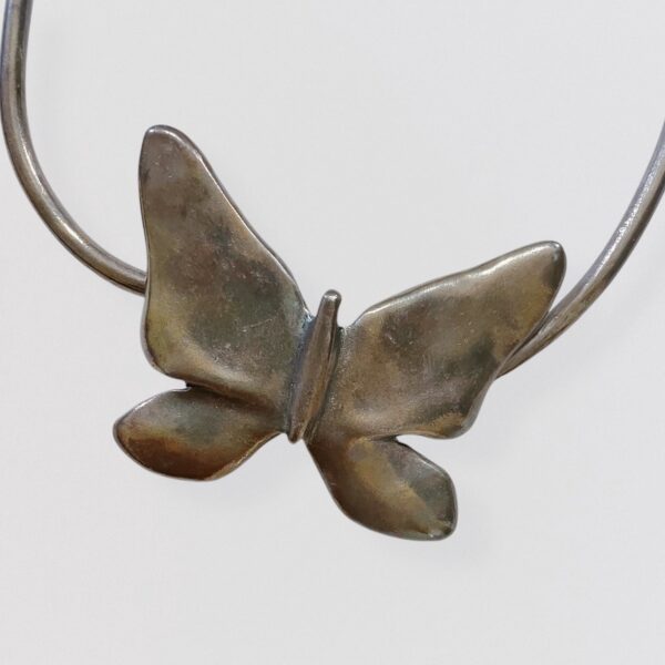 METAL POINTU’S – smoked silver metal butterfly choker necklace - Image 2