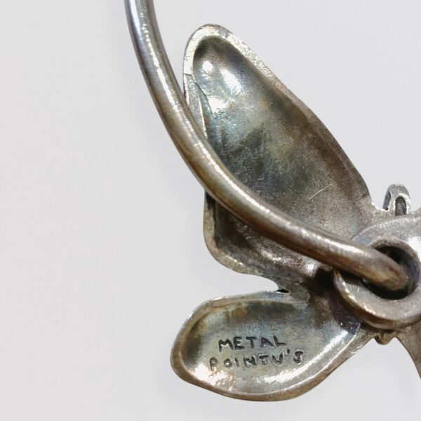 METAL POINTU’S – smoked silver metal butterfly choker necklace - Image 6